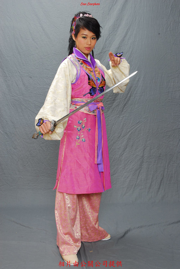 Hồ Hạnh Nhi vai Thu Hương trong “Thu Hương nộ điểm Đường Bá Hộ”. Hồ Hạnh Nhi vai Thu Hương trong “Thu Hương nộ điểm Đường Bá Hộ”.