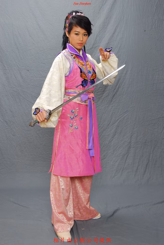 Hồ Hạnh Nhi vai Thu Hương trong “Thu Hương nộ điểm Đường Bá Hộ”.