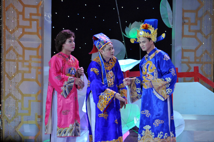 Cặp bài trùng Nam Tào - Bắc Đẩu cùng nhau tung hứng, khiến táo Tự Long quay như chong chóng. Cặp bài trùng Nam Tào - Bắc Đẩu cùng nhau tung hứng, khiến táo Tự Long quay như chong chóng.