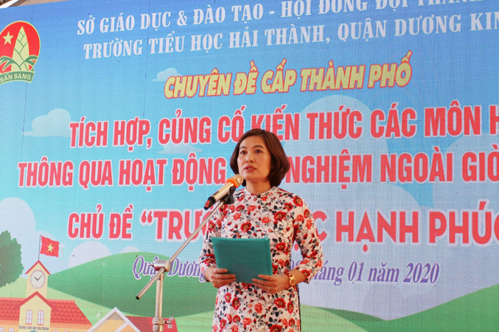 Cô giáo Vũ Thị Kim Vân, Hiệu trưởng Trường Tiểu học Hải Thành phát biểu tại chuyên đề (Ảnh: Lã Tiến) Cô giáo Vũ Thị Kim Vân, Hiệu trưởng Trường Tiểu học Hải Thành phát biểu tại chuyên đề (Ảnh: Lã Tiến)