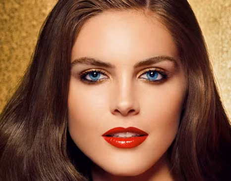 Không chỉ phái đẹp, cánh mày râu cũng dễ ấn tượng với những cô nàng son đỏ sexy. Xem thêm: Bất chấp nắng nóng, cô dâu hóa "thiên thần" với váy cưới cực "cool"