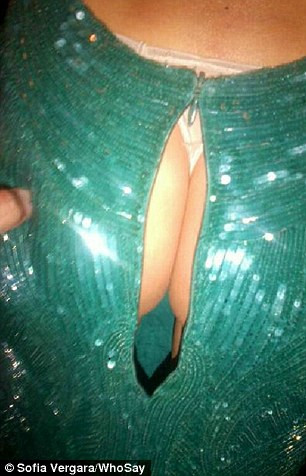 Còn đây là hình sự cố hở "khe" nhạy cảm của Sofia trước giờ G/ Ảnh trên Twitter của Sofia. Còn đây là hình sự cố hở "khe" nhạy cảm của Sofia trước giờ G/ Ảnh trên Twitter của Sofia.