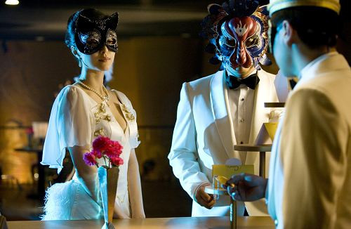 Phạm Băng Băng phim “Đông Phong Vũ” - East Wind Rain 2010 của đạo diễn Liễu Vân Long. Trong Đông Phong Vũ Phạm Băng Băng vào vai nữ điệp viên với vỏ bọc là một ca sĩ nổi tiếng. Nhân vật của cô đòi hỏi không chỉ có sắc vóc mà còn cần cả trí thông minh, sự gan dạ, dũng cảm. Đây là một hình tượng hoàn toàn khác với các vai diễn trước đó của cô. Tuy nhiên, Phạm Băng Băng vẫn tỏ ra rất tự tin về khả năng diễn xuất của mình. Theo lời Phạm Băng Băng, vai diễn này là thách thức lớn nhất và làm tốn nhiều công sức nhất của cô. Phạm Băng Băng đang vô cùng hồi hộp chờ đón phản ứng của khán giả trước hình tượng mới của mình. Phạm Băng Băng phim “Đông Phong Vũ” - East Wind Rain 2010 của đạo diễn Liễu Vân Long. Trong Đông Phong Vũ Phạm Băng Băng vào vai nữ điệp viên với vỏ bọc là một ca sĩ nổi tiếng. Nhân vật của cô đòi hỏi không chỉ có sắc vóc mà còn cần cả trí thông minh, sự gan dạ, dũng cảm. Đây là một hình tượng hoàn toàn khác với các vai diễn trước đó của cô. Tuy nhiên, Phạm Băng Băng vẫn tỏ ra rất tự tin về khả năng diễn xuất của mình. Theo lời Phạm Băng Băng, vai diễn này là thách thức lớn nhất và làm tốn nhiều công sức nhất của cô. Phạm Băng Băng đang vô cùng hồi hộp chờ đón phản ứng của khán giả trước hình tượng mới của mình.