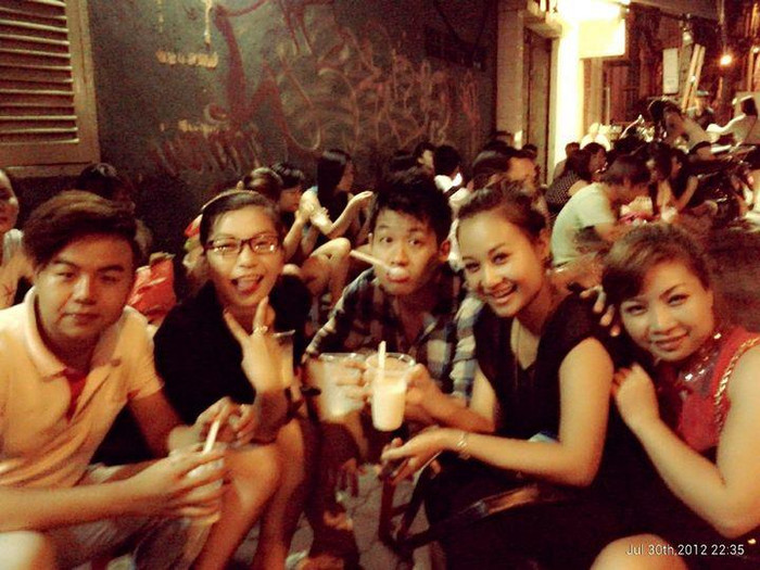 Từ trái qua: Hoàng Mạnh, Mai Anh, Trọng Khương, Thu Thùy và Quỳnh Trang.