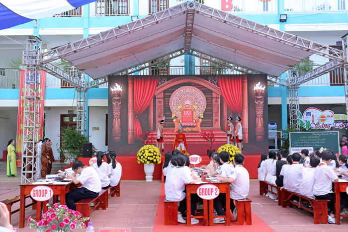 Phương pháp sân khấu hóa được sử dụng trong dạy tiếng Anh (Ảnh: LT) Phương pháp sân khấu hóa được sử dụng trong dạy tiếng Anh (Ảnh: LT)