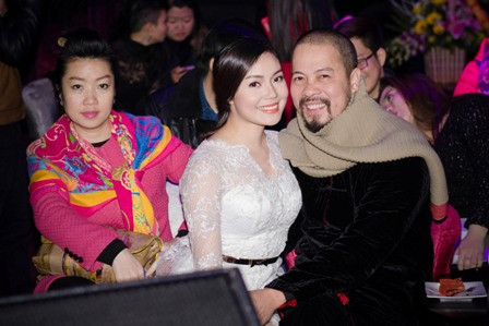 Nhà thiết kế Đức Hùng đến ủng hộ ca sĩ Ngọc Anh