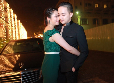 Bảo Phương không ngại thể hiện tình yêu với Cao Thái Sơn ở chốn đông người Bảo Phương không ngại thể hiện tình yêu với Cao Thái Sơn ở chốn đông người