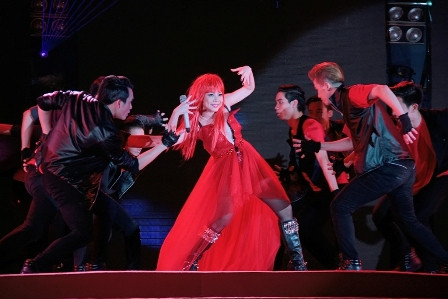 Dù bị sốt nhưng Thanh Thảo diễn rất sung Dù bị sốt nhưng Thanh Thảo diễn rất sung