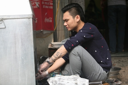 Khắc Việt được trải nghiệm công việc mới khi tham gia Sao Online