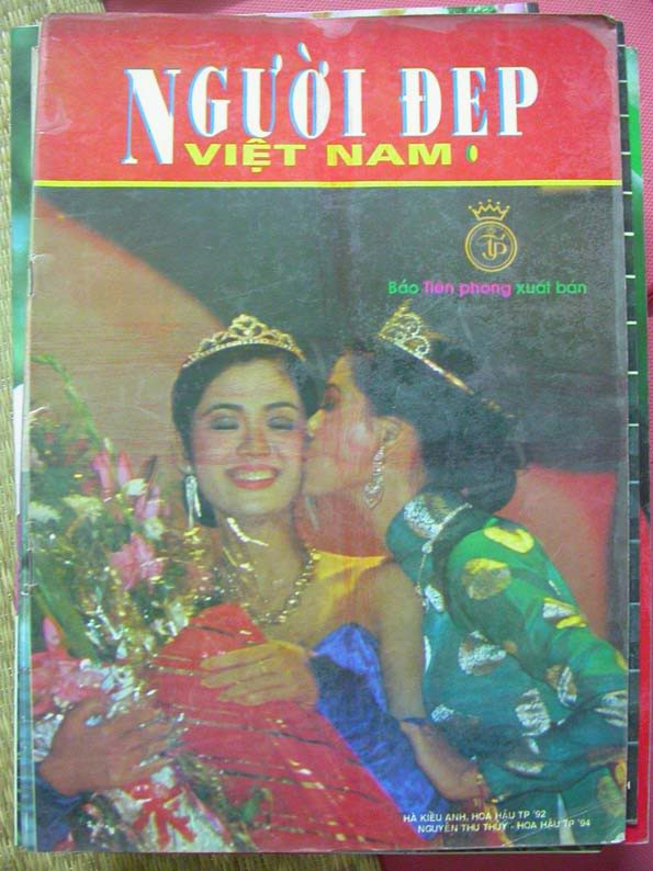 Hoa hậu Việt Nam 1994 - Hoa hậu Nguyễn Thu Thủy bên cạnh Hoa hậu Việt Nam 1992 Hà Kiều Anh. Vào năm này tạp chí Người đẹp Việt Nam ra số chuyên san đầu tiên, sau đó ra định kỳ theo tháng. Hoa hậu Việt Nam 1994 - Hoa hậu Nguyễn Thu Thủy bên cạnh Hoa hậu Việt Nam 1992 Hà Kiều Anh. Vào năm này tạp chí Người đẹp Việt Nam ra số chuyên san đầu tiên, sau đó ra định kỳ theo tháng.