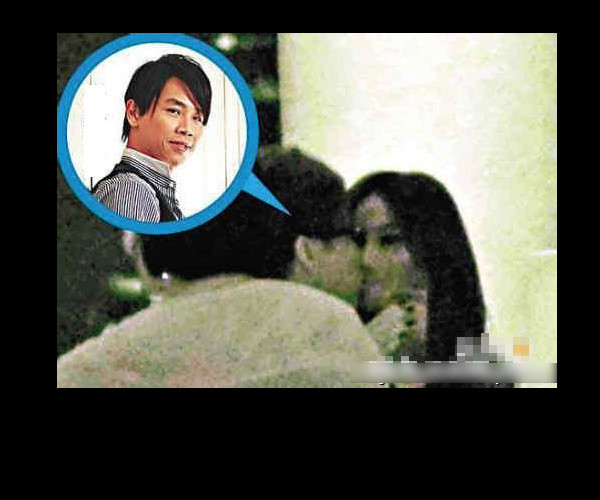 Nam ca sĩ Đào Triết tuy khá ổn định trong chuyện tình cảm nhưng vào năm 2006, anh từng bị phát hiện giấu bạn gái là Kiều An Na khi đến một hộp đêm và sau đó đã không ngần ngại hôn người đẹp Giả Tuệ Hân trước mắt đông đảo mọi người có mặt tại bar đêm đó. Nam ca sĩ Đào Triết tuy khá ổn định trong chuyện tình cảm nhưng vào năm 2006, anh từng bị phát hiện giấu bạn gái là Kiều An Na khi đến một hộp đêm và sau đó đã không ngần ngại hôn người đẹp Giả Tuệ Hân trước mắt đông đảo mọi người có mặt tại bar đêm đó.