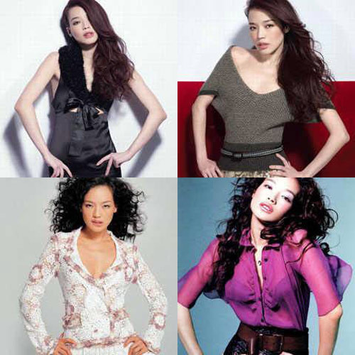 Thư Kỳ mỗi khi tạo dáng chụp hình, cô luôn có tư thế chống tay cạnh sườn cho bất kỳ trang phục nào cô mặc, có thể thấy Thư Kỳ cũng biết chọn cho mình tư thế phù hợp nhất cho các loại trang phục mà không hề bị cho là lố với kiểu “chống nạnh” này.