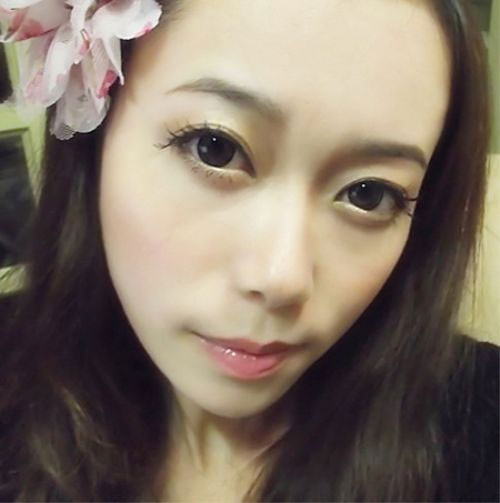 Gương mặt đã hoàn tất các bước trang điểm. Xem thêm: Trang điểm xinh / Bộ sưu tập váy chào hè 2012. Gương mặt đã hoàn tất các bước trang điểm. Xem thêm: Trang điểm xinh / Bộ sưu tập váy chào hè 2012.