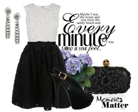 Mang hơi thở xu hướng thời trang thập niên 70, style này mang đến ấn tượng đặc biệt bởi chất liệu ren hoa điệu đà , nhưng cũng cực kỳ kín đáo. (Ảnh: S) Xem thêm: Thời trang công sở/ Phong cách thời trang Hồ Ngọc Hà.