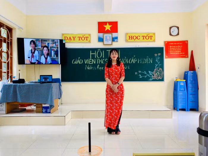 Cô giáo Lê Thị Thuận, giáo viên Trường Trung học cơ sở Cát Bà (Ảnh: CTV)