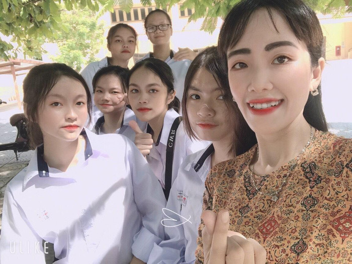 Cô giáo Thuận luôn lan toả yêu thương tới các học trò (Ảnh: CTV) Cô giáo Thuận luôn lan toả yêu thương tới các học trò (Ảnh: CTV)