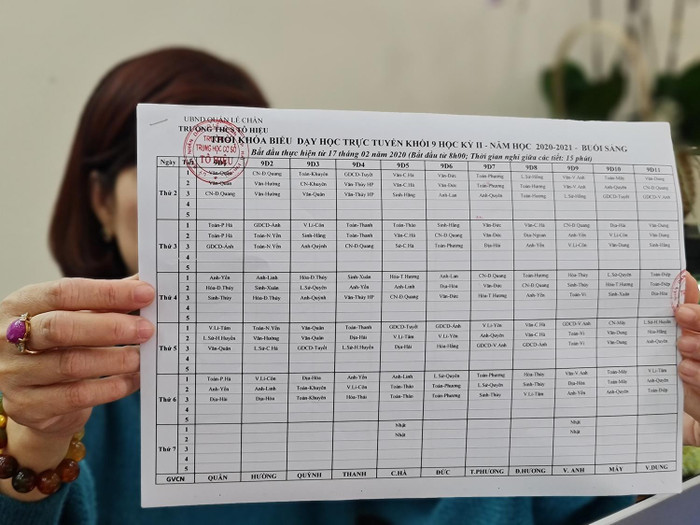 Lịch dạy học trực tuyến tại Trường Trung học cơ sở Tô Hiệu (Ảnh: Lã Tiến) Lịch dạy học trực tuyến tại Trường Trung học cơ sở Tô Hiệu (Ảnh: Lã Tiến)