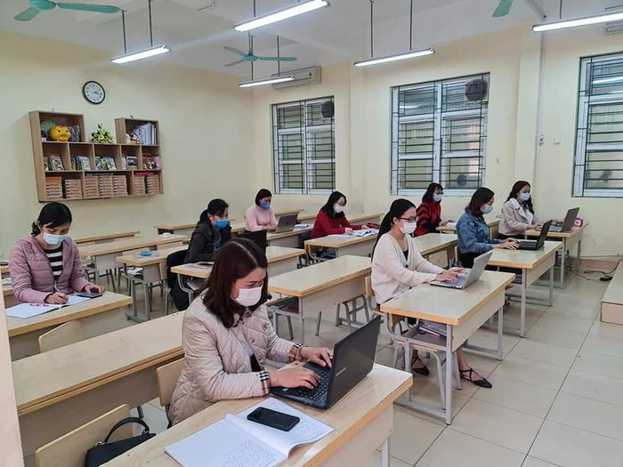 Các giáo viên Trường Tiểu học Chu Văn An (quận Ngô Quyền) triển khai dạy học trực tuyến (Ảnh: CTV) Các giáo viên Trường Tiểu học Chu Văn An (quận Ngô Quyền) triển khai dạy học trực tuyến (Ảnh: CTV)