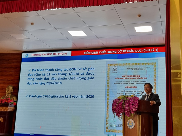 Phó giáo sư Bùi Xuân Hải – Hiệu trưởng Trường Đại học Hải Phòng phát biểu tại hội nghị (Ảnh: Lã Tiến) GDVN_dhhp-kiem-dinh-1.jpg
