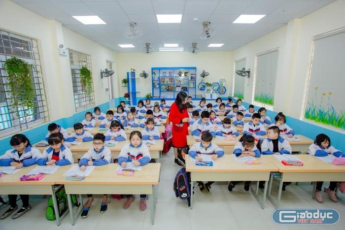 Cán bộ quản lý các nhà trường cho rằng, khi Nghị quyết được ban hành trong năm học tới sẽ giúp các nhà trường công khai minh bạch các khoản thu, tránh được tình trạng lạm thu (Ảnh: Lã Tiến) Cán bộ quản lý các nhà trường cho rằng, khi Nghị quyết được ban hành trong năm học tới sẽ giúp các nhà trường công khai minh bạch các khoản thu, tránh được tình trạng lạm thu (Ảnh: Lã Tiến)
