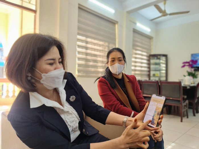 Cô giáo Phương còn tìm tòi, ứng dụng phần mềm hỗ trợ công tác quản lý của nhà trường (Ảnh: NVCC) Cô giáo Phương còn tìm tòi, ứng dụng phần mềm hỗ trợ công tác quản lý của nhà trường (Ảnh: NVCC)