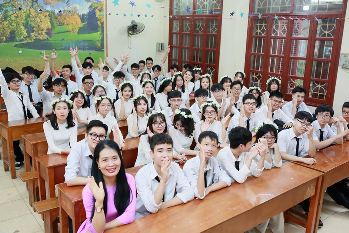 Sự nhiệt huyết của cô Phương đã tạo động lực, thôi thúc các giáo viên trong trường cùng đổi mới (Ảnh: NVCC) Sự nhiệt huyết của cô Phương đã tạo động lực, thôi thúc các giáo viên trong trường cùng đổi mới (Ảnh: NVCC)