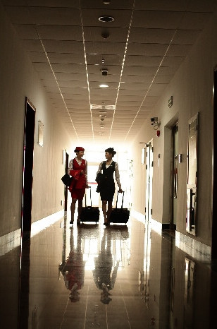 6h30 các tiếp viên đã sẵn sàng hành lý chuẩn bị cho chuyến bay. 6h30 các tiếp viên đã sẵn sàng hành lý chuẩn bị cho chuyến bay.