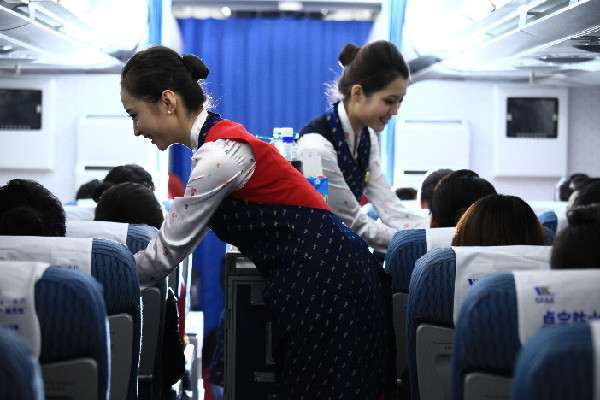 Hướng dẫn bay an toàn cho hành khách trước khi cất cánh luôn là một công việc không thể thiếu trên mỗi chuyến bay. Sau khi ổn định chỗ ngồi, tiếp viên sẽ có phần hướng dẫn ngắn về an toàn bay, các công cụ hỗ trợ, phương pháp sử dụng và cửa thoát hiểm trên máy bay, ngoài ra trước ghế ngồi của khách luôn có tờ hướng dẫn để cho hành khách có thể đọc tham khảo. Hướng dẫn bay an toàn cho hành khách trước khi cất cánh luôn là một công việc không thể thiếu trên mỗi chuyến bay. Sau khi ổn định chỗ ngồi, tiếp viên sẽ có phần hướng dẫn ngắn về an toàn bay, các công cụ hỗ trợ, phương pháp sử dụng và cửa thoát hiểm trên máy bay, ngoài ra trước ghế ngồi của khách luôn có tờ hướng dẫn để cho hành khách có thể đọc tham khảo.