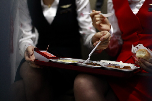 10h30, thời gian ăn của tiếp viên hàng không. 10h30, thời gian ăn của tiếp viên hàng không.