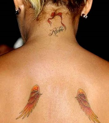 Nicole còn có một hình xăm đôi cánh thiên thần ở phía sau lưng và tên cô Richie ở phía gáy. Ở cổ tay phải của Nicole còn có hình xăm chữ “Virgin”. Nicole còn có một hình xăm đôi cánh thiên thần ở phía sau lưng và tên cô Richie ở phía gáy. Ở cổ tay phải của Nicole còn có hình xăm chữ “Virgin”.