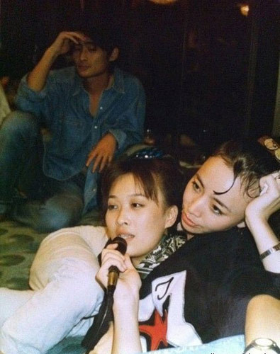 Tống Đan Đan (sau) và Na Anh (trước).