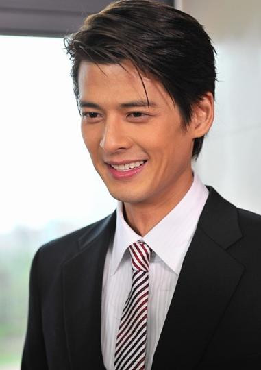 Quách Phẩm Siêu là người cực kỳ ngăn nắp. Trong phòng của nam tài tử điển trai này lúc nào cũng được quét dọn, lau chùi khiến căn phòng lúc nào cũng tinh tươm và sạch sẽ như nhà mới. Có người nói, mỗi lần đi đóng phim, khi về phòng nghỉ Quách Phẩm Siêu cứ nửa tiếng lại đi quét dọn phòng một lần, đến lúc trả phòng cũng lau dọn cho kì sạch mới yên tâm. Ngoài ra, hành lý của nam diễn viên này, quần áo lúc nào cũng được gấp gọn gàng, phẳng phiu. Vì vậy mà mỗi lần xuất hiện, người ta đều thấy trang phục của anh chàng này không có một nếp nhăn.