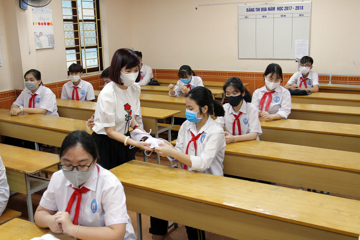 Bên cạnh việc dạy Chữ, giáo viên Trường Trung học cơ sở Tô Hiệu quan tâm sâu sắc việc dạy Người. (Ảnh: Lã Tiến)