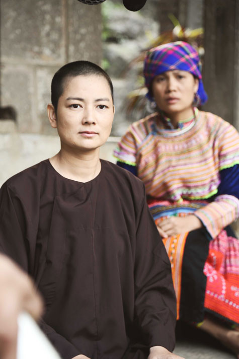 Lần đầu tham gia đóng phim, Thúy Vinh vào vai sư và cô phải hi sinh mái tóc của mình Lần đầu tham gia đóng phim, Thúy Vinh vào vai sư và cô phải hi sinh mái tóc của mình