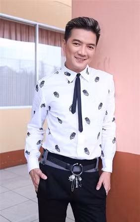 'Tôi chỉ biết làm những gì nó chạy trong đầu mình thôi. Tôi phải tính toán chứ, đâu thể đợi tới lúc U50, U60 mà cứ diễn đồ lòe loẹt nhảy tưng tưng theo kiểu dở ông dở thằng được'. 'Tôi chỉ biết làm những gì nó chạy trong đầu mình thôi. Tôi phải tính toán chứ, đâu thể đợi tới lúc U50, U60 mà cứ diễn đồ lòe loẹt nhảy tưng tưng theo kiểu dở ông dở thằng được'.