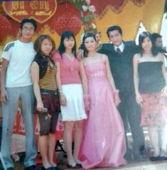 Những tấm ảnh cưới mới lộ ra chứng minh bạn trai Phi Thanh Vân từng kết hôn