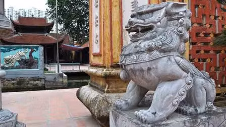 Sư tử đá ngoại lai có mặt ở hầu hết các đền, chùa Việt Nam