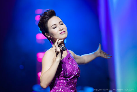 Uyên Linh hát 'Cảm ơn tình yêu' Uyên Linh hát 'Cảm ơn tình yêu'