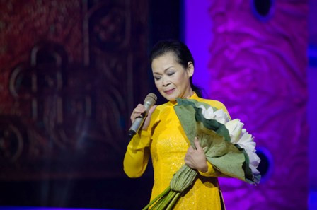 Livehsow Khánh Ly diễn ra đêm 2/8 gây ồn ào về chuyện tác quyền