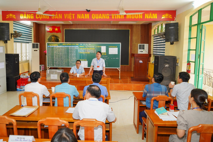Lãnh đạo thành phố Hải Phòng kiểm tra công tác tổ chức thi tại trường Trung học phổ thông Lê Quý Đôn (Ảnh: LT) Lãnh đạo thành phố Hải Phòng kiểm tra công tác tổ chức thi tại trường Trung học phổ thông Lê Quý Đôn (Ảnh: LT)