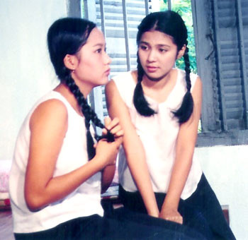 Việt Trinh vai Bạch Cúc phim “Người đẹp Tây Đô” bên cạnh Hồng Ánh. Nhân vật Bạch Vân do Hồng Ánh thủ vai là nguyên mẫu của bà Lâm Thị Phết (em gái bà Lâm Thị Phấn), nhân vật Hoàng Thái (do Bùi Đơn Dương đóng) là ông Trần Hiếu - đời chồng thứ hai của bà Phấn, hiện nay ông đã qua đời rồi.