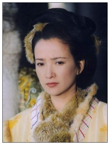 Số 56. Hà Tình vai Bào Tích Nhược trong “Anh hùng xạ điêu” 2003, vai Ôn Nghi trong “Bích huyết kiếm” 2006. Hà Tình là nữ diễn viên duy nhất từng tham gia Tứ đại kỳ thư của Trung Quốc là “Tây Du Ký” 1986, “Hồng Lâu Mộng”, Tam Quốc Diễn Nghĩa” và “Thủy Hử”. Số 56. Hà Tình vai Bào Tích Nhược trong “Anh hùng xạ điêu” 2003, vai Ôn Nghi trong “Bích huyết kiếm” 2006. Hà Tình là nữ diễn viên duy nhất từng tham gia Tứ đại kỳ thư của Trung Quốc là “Tây Du Ký” 1986, “Hồng Lâu Mộng”, Tam Quốc Diễn Nghĩa” và “Thủy Hử”.