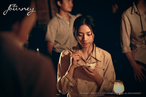 "Những cảnh tôi chạy phải quay tới hơn 8 tiếng đồng hồ mới xong. Quay xong cả người tôi cũng mỏi nhừ luôn", Ngô Thanh Vân kể lại.