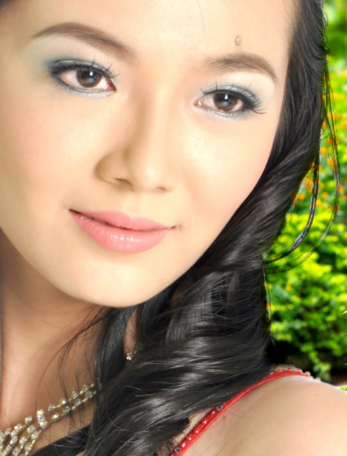 Câu nói mình thích nhất trong bài thơ Tố Hữu: "Nếu là con chim chiếc lá, thì con chim phải hót, chiếc lá phải xanh - Lẽ nào vay mà không trả, sống là cho, đâu chỉ nhận riêng mình".