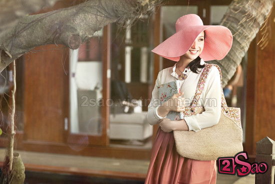 Anna rất hợp với style thời trang vintage, mang âm hưởng cổ điển, dịu dàng, thanh thoát. Dường như, cô gái xinh đẹp này vẫn tìm ra cho mình một góc riêng êm đềm giữa nhịp sống hiện đại ồn ã, xô bồ. Anna rất hợp với style thời trang vintage, mang âm hưởng cổ điển, dịu dàng, thanh thoát. Dường như, cô gái xinh đẹp này vẫn tìm ra cho mình một góc riêng êm đềm giữa nhịp sống hiện đại ồn ã, xô bồ.