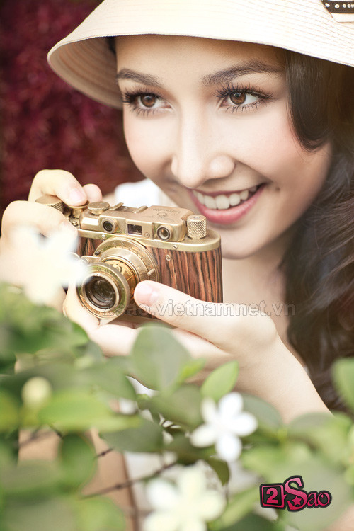 Nếu nói Anna không giống thiếu nữ Việt, thì là nói dối. Ở cô gái này, sự đằm thắm, dịu dàng, e ấp luôn khiến người đối diện gợi mở xúc cảm về thiếu nữ Việt xưa. Nếu nói Anna không giống thiếu nữ Việt, thì là nói dối. Ở cô gái này, sự đằm thắm, dịu dàng, e ấp luôn khiến người đối diện gợi mở xúc cảm về thiếu nữ Việt xưa.