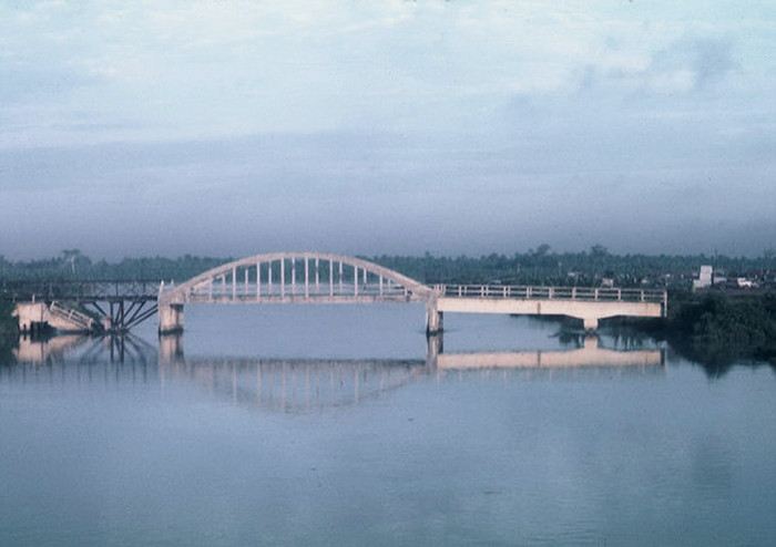 Cầu Rạch Chiếc LTL25 cũ. Ảnh. Darrel Lang. Cầu Rạch Chiếc LTL25 cũ. Ảnh. Darrel Lang.