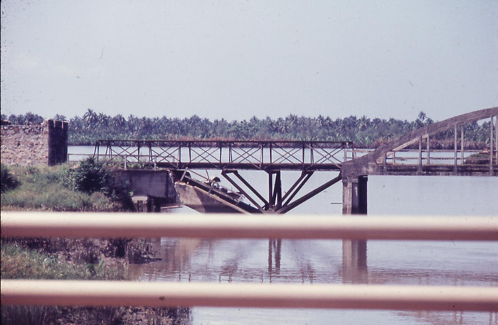 Sài Gòn 1967-1968. Cầu Rạch Chiếc cũ. Ảnh. Dave DeMIlner.