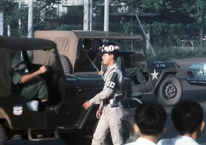 Quân cảnh. Ảnh. Darrel Lang.