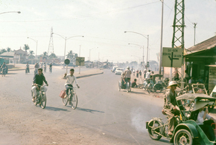 Ngã tư Hàng Xanh. Ảnh..Darryl Henley.